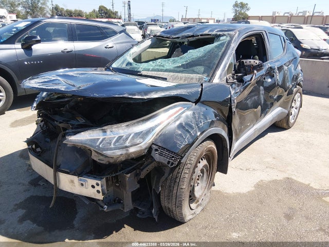 JTNKHMBX4L1090217 Toyota C-HR LE