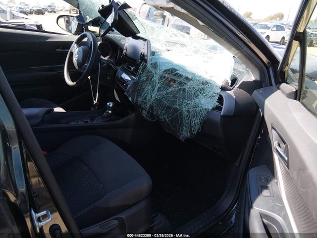 JTNKHMBX4L1090217 Toyota C-HR LE