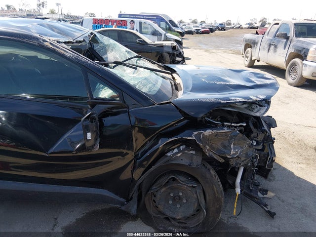 JTNKHMBX4L1090217 Toyota C-HR LE