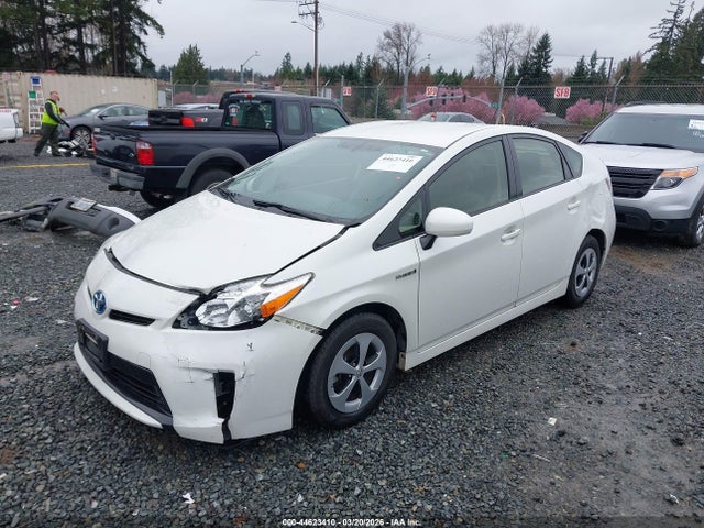 JTDKN3DUXF0480839 Toyota Prius Two
