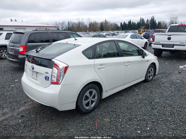 JTDKN3DUXF0480839 Toyota Prius Two