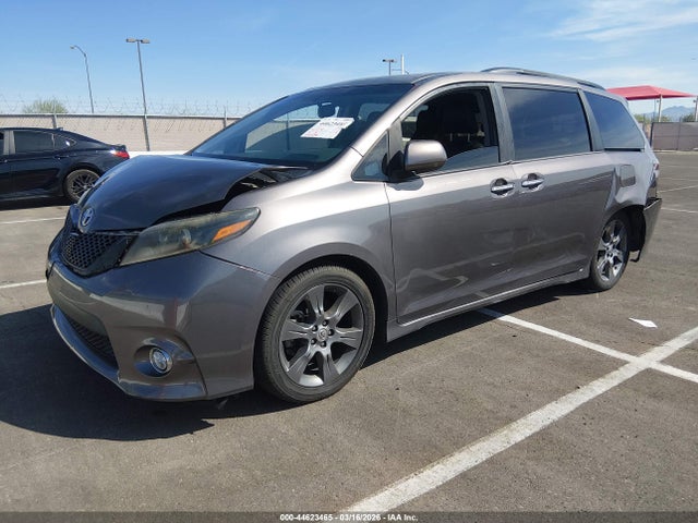 5TDXK3DC9FS597704 Toyota Sienna Se 8 Passenger