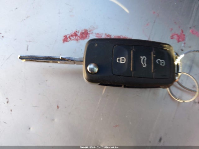 3VWVT7AT4FM606001 Volkswagen Beetle 2.0t R-line