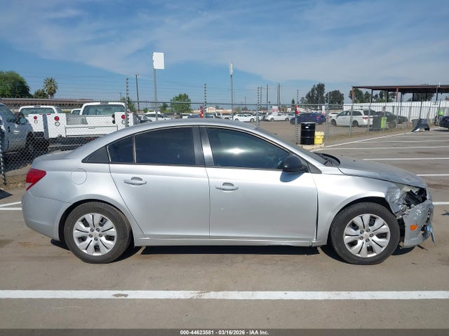 1G1PA5SH2E7132776 Chevrolet Cruze Ls Auto