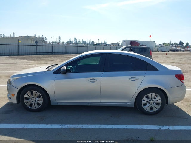 1G1PA5SH2E7132776 Chevrolet Cruze Ls Auto