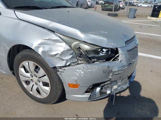 1G1PA5SH2E7132776 Chevrolet Cruze Ls Auto