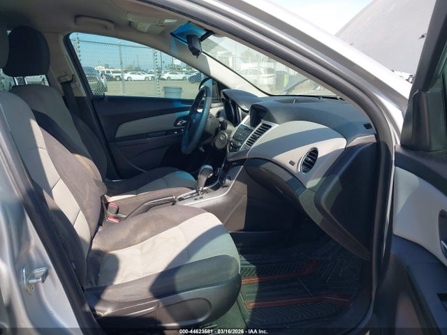 1G1PA5SH2E7132776 Chevrolet Cruze Ls Auto
