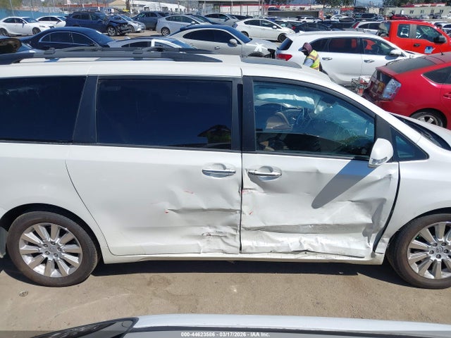 5TDYK3DC0FS623076 Toyota Sienna Limited 7 Passenger