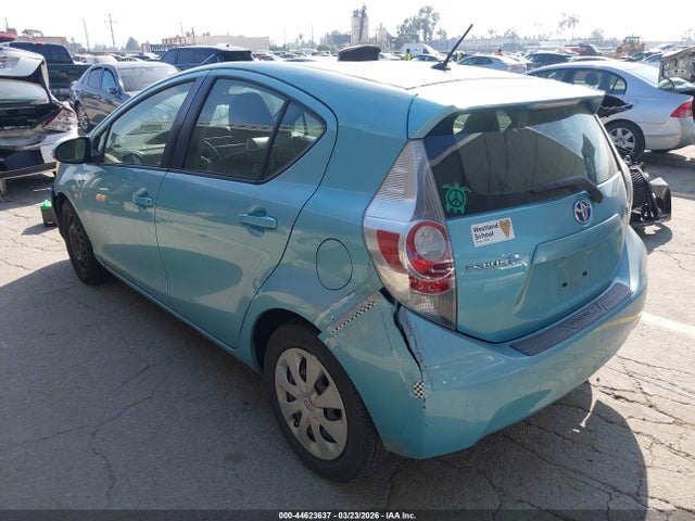 Toyota Prius C Two 2014 JTDKDTB39E1064142 Image 3