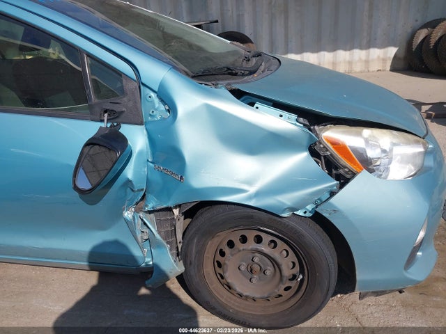 Toyota Prius C Two 2014 JTDKDTB39E1064142 Image 6