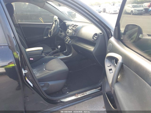 2011 TOYOTA RAV4 JTMRK4DV1B5100211 Photo 4
