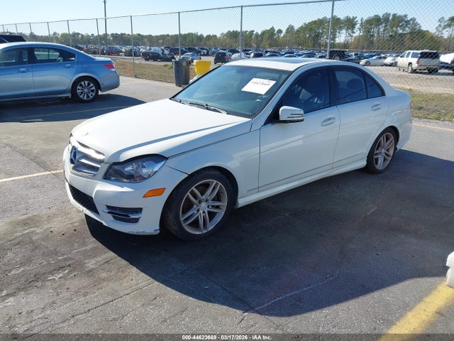 2012 MERCEDES-BENZ C 300 WDDGF8BB9CA710562 Photo 1