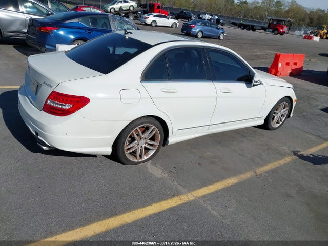 2012 MERCEDES-BENZ C 300 WDDGF8BB9CA710562 Photo 3