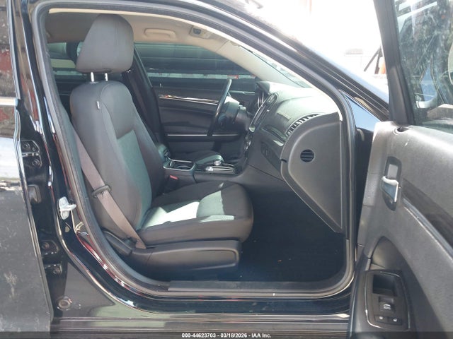 2021 CHRYSLER 300 2C3CCAAG4MH629952 Photo 4