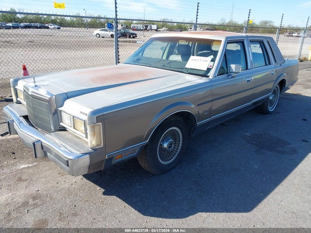 1988 LINCOLN TOWN CAR 1LNBM83F3JY709144 Photo 1