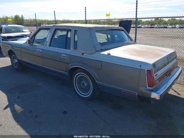 1988 LINCOLN TOWN CAR 1LNBM83F3JY709144 Photo 2