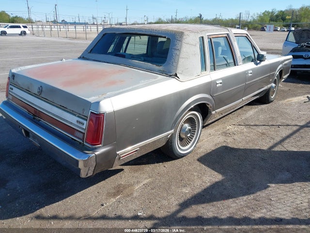 1988 LINCOLN TOWN CAR 1LNBM83F3JY709144 Photo 3