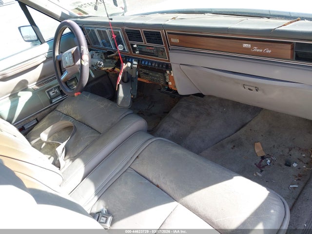 1988 LINCOLN TOWN CAR 1LNBM83F3JY709144 Photo 4