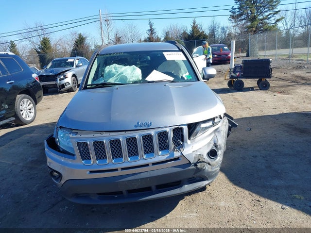 44623794 :رقم المزاد ، 1C4NJCEA2HD117086 vin ، 2017 Jeep Compass Latitude Fwd مزاد بيع