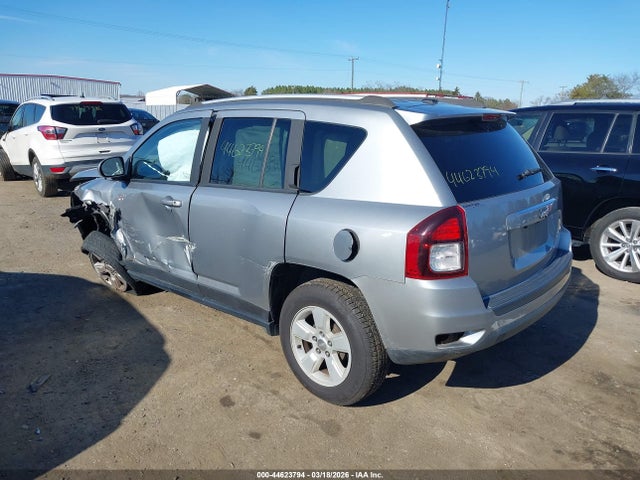 44623794 :رقم المزاد ، 1C4NJCEA2HD117086 vin ، 2017 Jeep Compass Latitude Fwd مزاد بيع