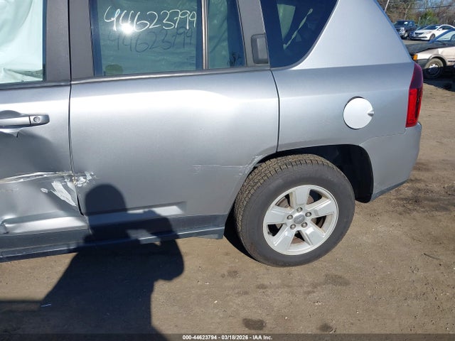 44623794 :رقم المزاد ، 1C4NJCEA2HD117086 vin ، 2017 Jeep Compass Latitude Fwd مزاد بيع