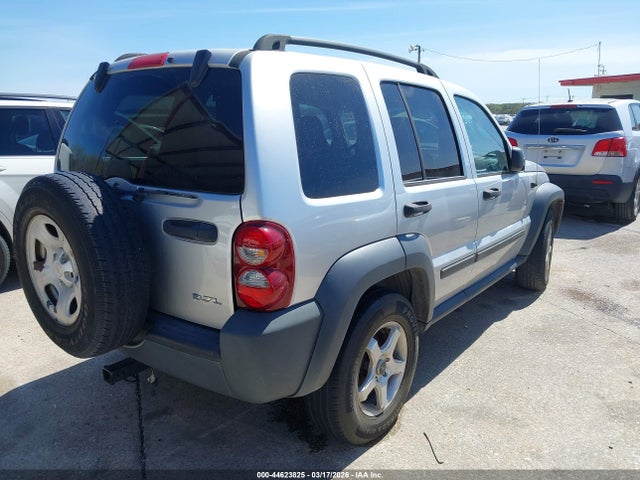 2006 JEEP LIBERTY 1J4GL48K66W225624 Photo 3