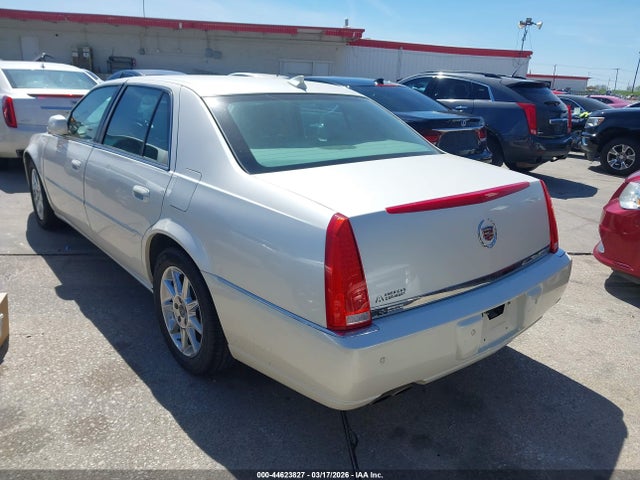 2011 CADILLAC DTS 1G6KD5E66BU105941 Photo 2