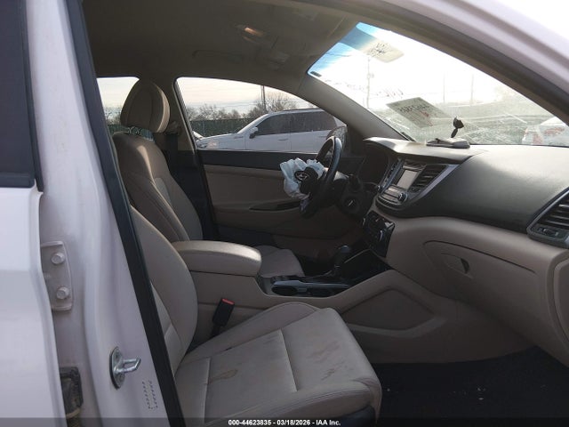 KM8J23A44GU233542 Hyundai TUCSON SE