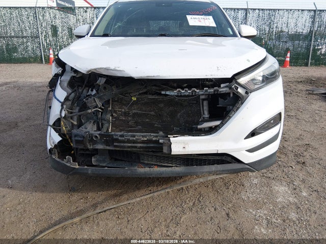 KM8J23A44GU233542 Hyundai TUCSON SE