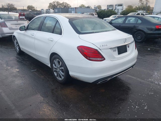 2015 MERCEDES-BENZ C 300 55SWF4KB3FU080465 Photo 2