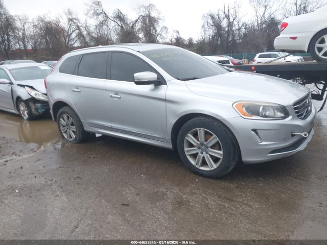 2016 VOLVO XC60 YV4612RMXG2787060