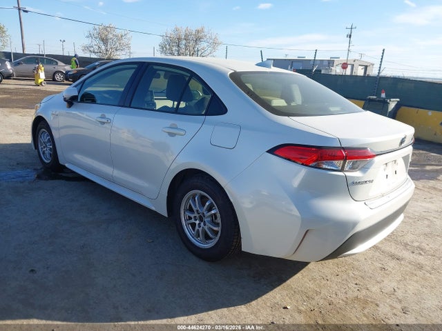 Toyota Corolla Hybrid Le 2021 JTDEAMDE1MJ002193 Image 3