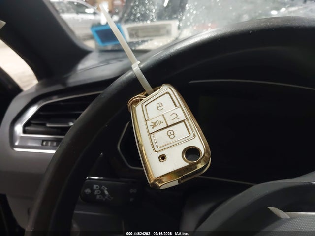 44624292 :رقم المزاد ، 3VV8B7AX5NM153299 vin ، 2022 Volkswagen Tiguan 2.0t Se R-line Black مزاد بيع