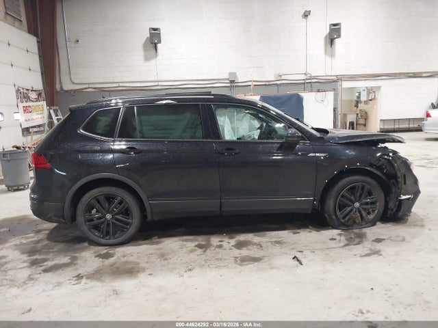 44624292 :رقم المزاد ، 3VV8B7AX5NM153299 vin ، 2022 Volkswagen Tiguan 2.0t Se R-line Black مزاد بيع