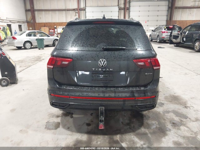 44624292 :رقم المزاد ، 3VV8B7AX5NM153299 vin ، 2022 Volkswagen Tiguan 2.0t Se R-line Black مزاد بيع