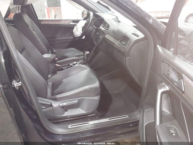 44624292 :رقم المزاد ، 3VV8B7AX5NM153299 vin ، 2022 Volkswagen Tiguan 2.0t Se R-line Black مزاد بيع