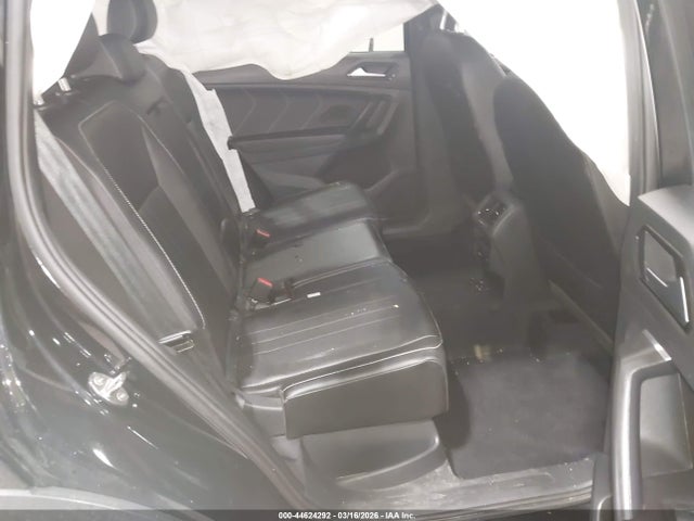 44624292 :رقم المزاد ، 3VV8B7AX5NM153299 vin ، 2022 Volkswagen Tiguan 2.0t Se R-line Black مزاد بيع