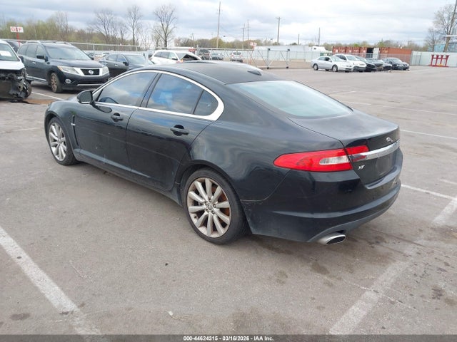 2011 JAGUAR XF SAJWA0GB5BLR89530 Photo 2