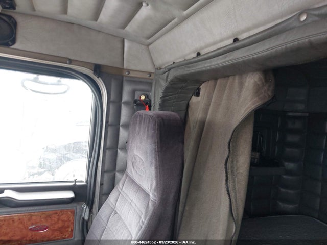 Продажа на аукционе авто 2001 Peterbilt 379, vin: 1NP5LB9X41D557070, номер лота: 44624352