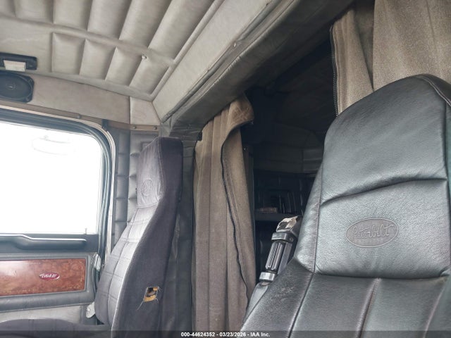 Продажа на аукционе авто 2001 Peterbilt 379, vin: 1NP5LB9X41D557070, номер лота: 44624352