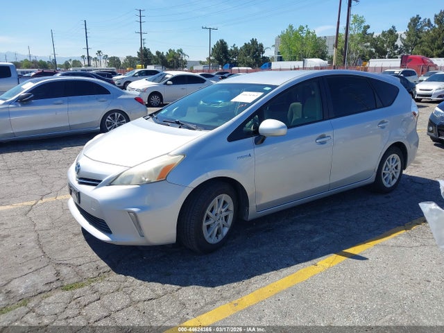 Toyota PRIUS V 2014 JTDZN3EU4E3328839 Image 2