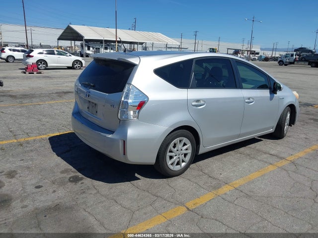 Toyota PRIUS V 2014 JTDZN3EU4E3328839 Image 4
