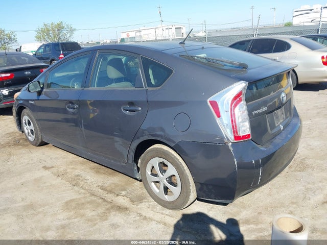 Toyota Prius Two 2014 JTDKN3DU3E1769022 Image 3