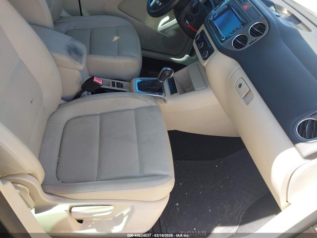 2011 VOLKSWAGEN TIGUAN WVGAV7AX0BW539921 Photo 4