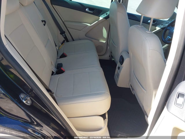 2011 VOLKSWAGEN TIGUAN WVGAV7AX0BW539921 Photo 7