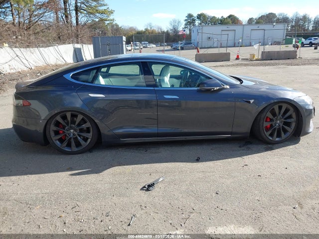 44624619 :رقم المزاد ، 5YJSA1E40JF292050 vin ، 2018 Tesla Model S 100d/75d/p100d مزاد بيع