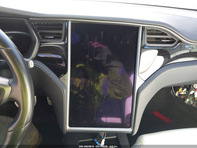 44624619 :رقم المزاد ، 5YJSA1E40JF292050 vin ، 2018 Tesla Model S 100d/75d/p100d مزاد بيع