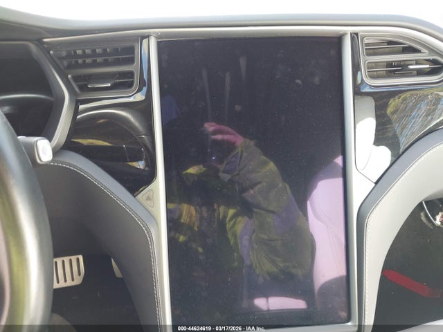 44624619 :رقم المزاد ، 5YJSA1E40JF292050 vin ، 2018 Tesla Model S 100d/75d/p100d مزاد بيع