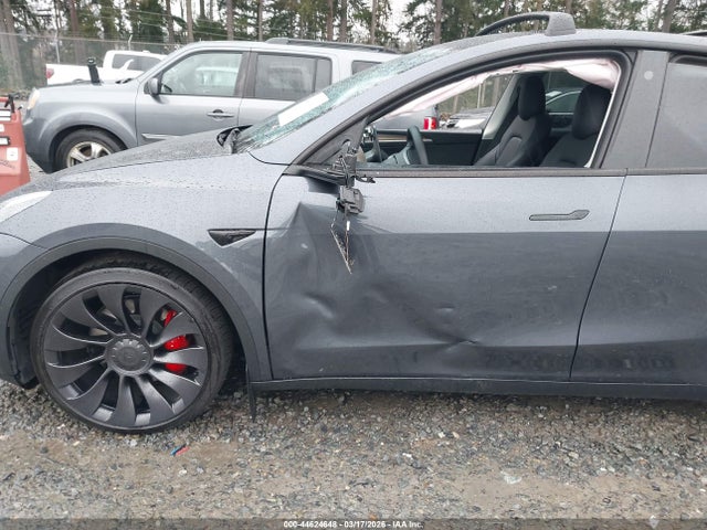7SAYGDEF9NF549288 Tesla Model Y Performance Dual Motor All-wheel Drive