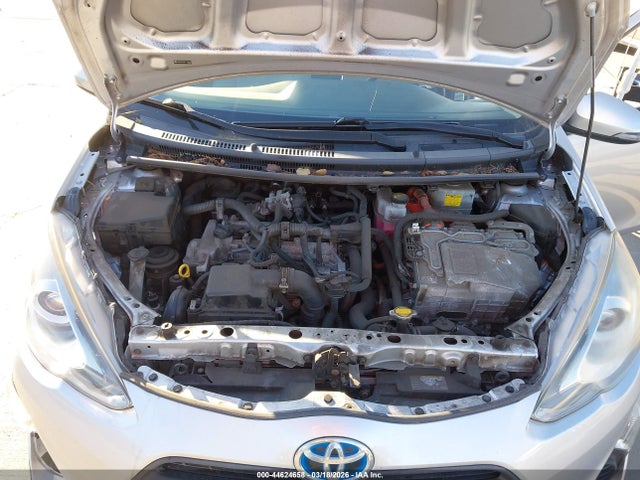 JTDKDTB34F1104578 Toyota Prius C One